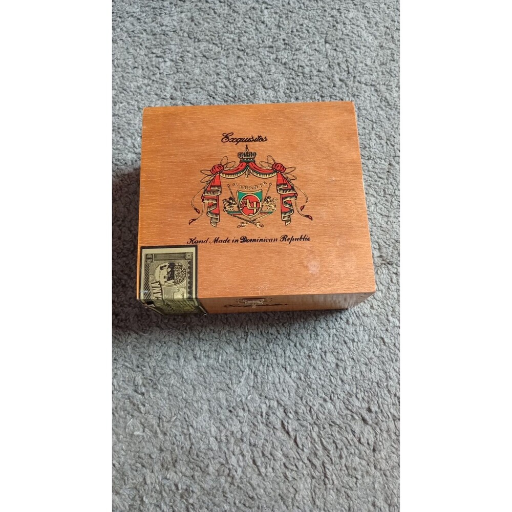 Exquisitos ARTURO FUENTE Wooden Cigar Box - Imported Dominican Republic - EMPTY